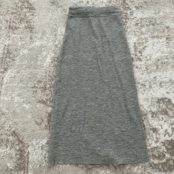 Aritzia Wilfred New Knit Slit skirt - Picture 5 of 6